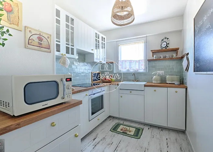 Chez Grand-Mere Elegant Vintage Apartment With Free Parking Apartment