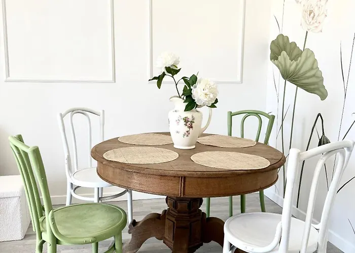 Chez Grand-Mere Elegant Vintage Apartment With Free Parking Apartment